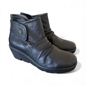 Atrai Black Leather Ankle Booties Women’s Size 39